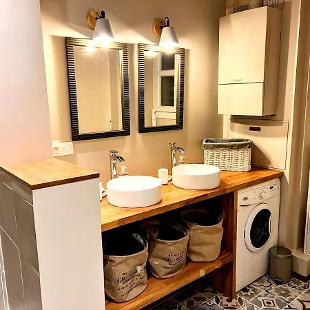 De Charme De 75m², Lumineux Et Calme Apartment