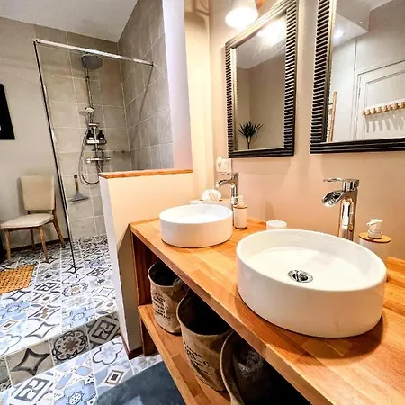 De Charme De 75m², Lumineux Et Calme * Nantes