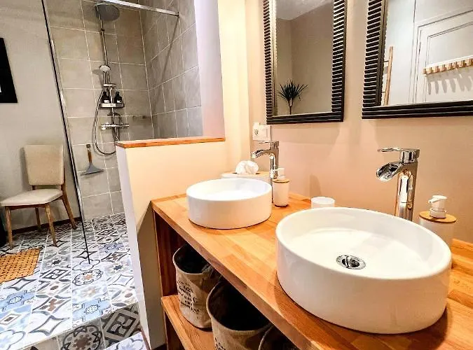 De Charme De 75m², Lumineux Et Calme * نانت