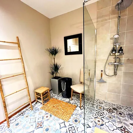 Apartamento De Charme De 75m², Lumineux Et Calme